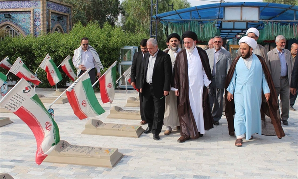  حضور سرپرست حجاج ایرانی و رئیس سازمان حج و زیارت بر مزار شهدای هویزه
