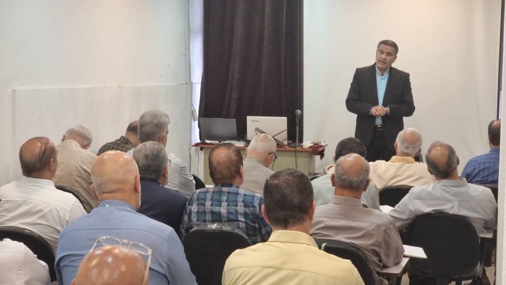 نخستین کلاس بازآموزی عمره ۱۴۰۴ در سالن شهید گل‌آور مدیریت حج و زیارت گیلان برگزار شد
